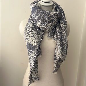 Stella & Dot Gray and White Scarf